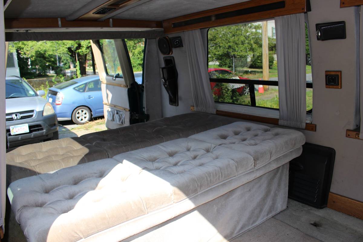 Chevy-g20-conversion-van-34ton-1995-green-4