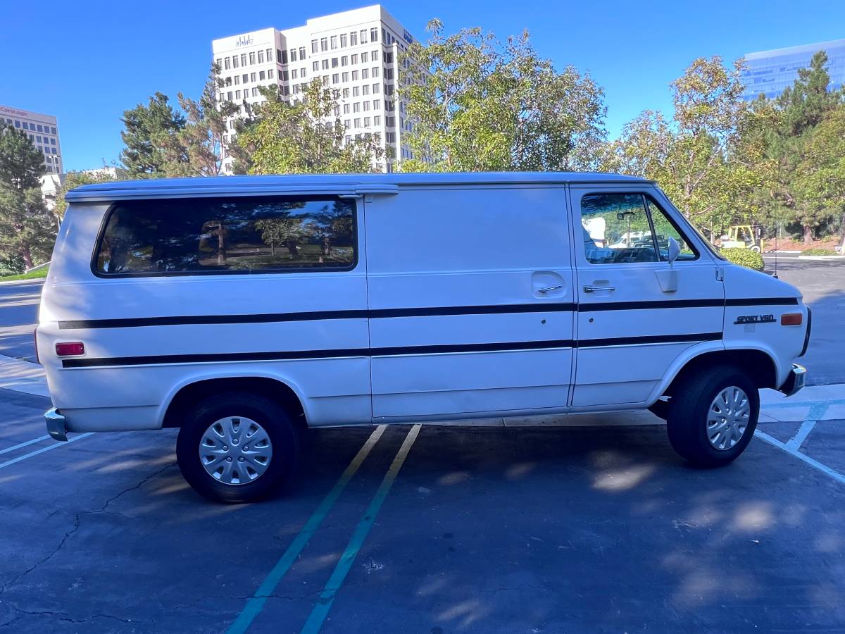 Chevy-g30-sports-van-1992-10