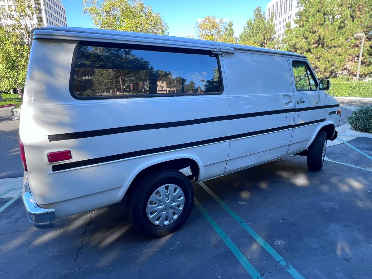Chevy-g30-sports-van-1992-11