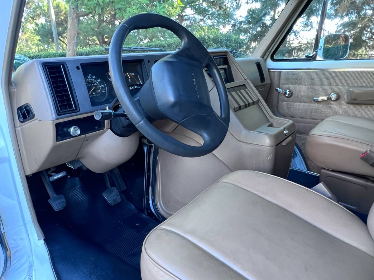 Chevy-g30-sports-van-1992-12