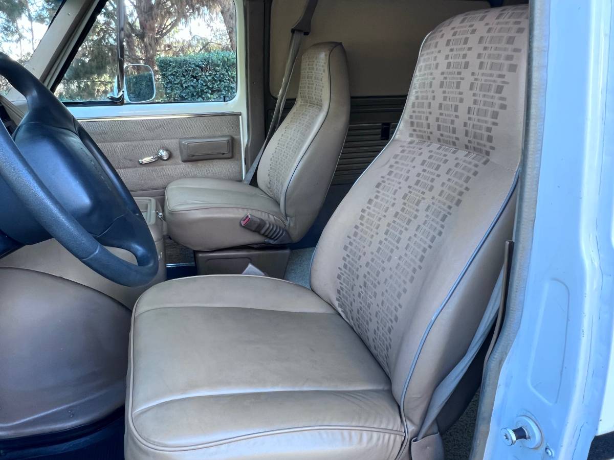 Chevy-g30-sports-van-1992-13