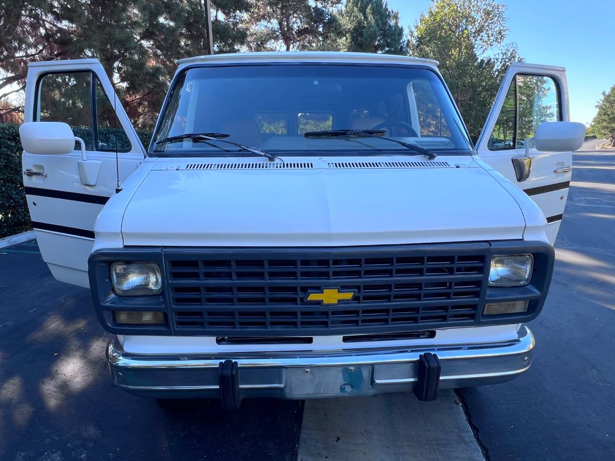 Chevy-g30-sports-van-1992-9