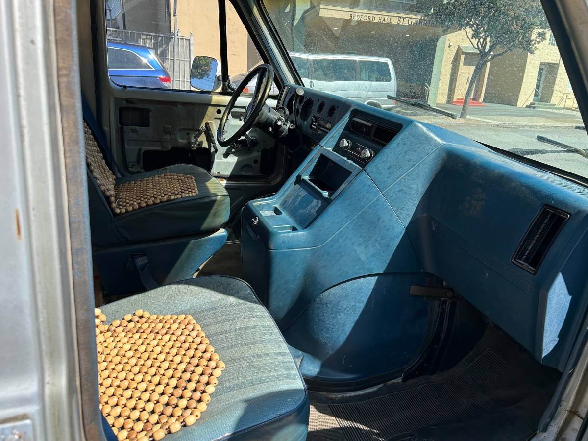 Chevy-g30-van-1985-grey-1