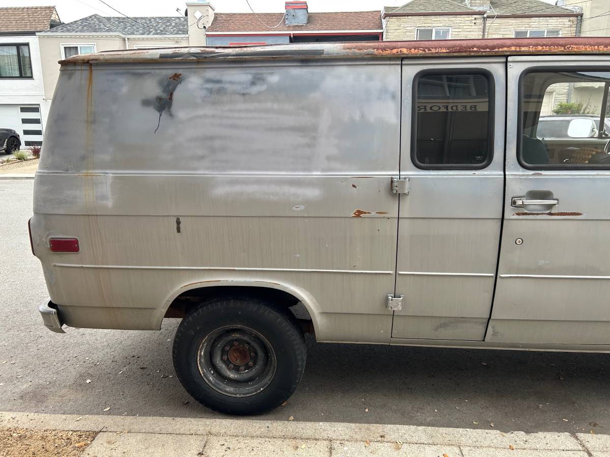 Chevy-g30-van-1985-grey-10