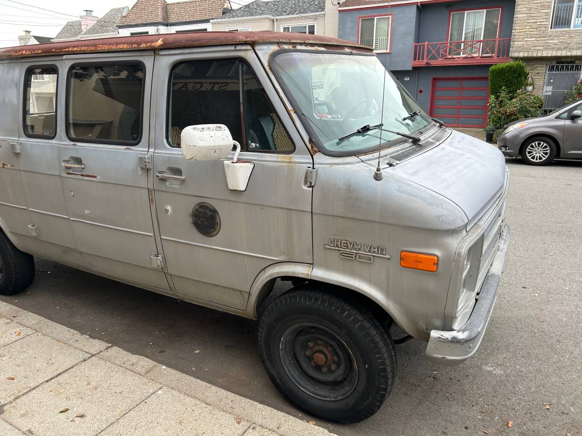 Chevy-g30-van-1985-grey-11