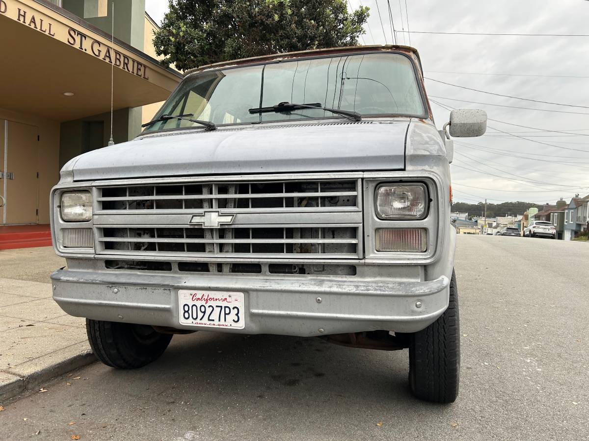 Chevy-g30-van-1985-grey-12