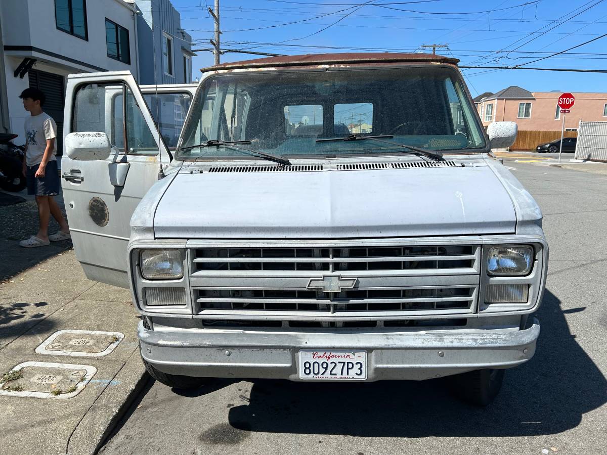 Chevy-g30-van-1985-grey-14