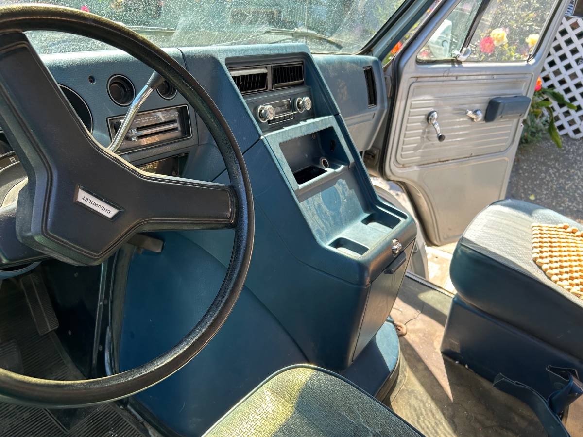 Chevy-g30-van-1985-grey-15