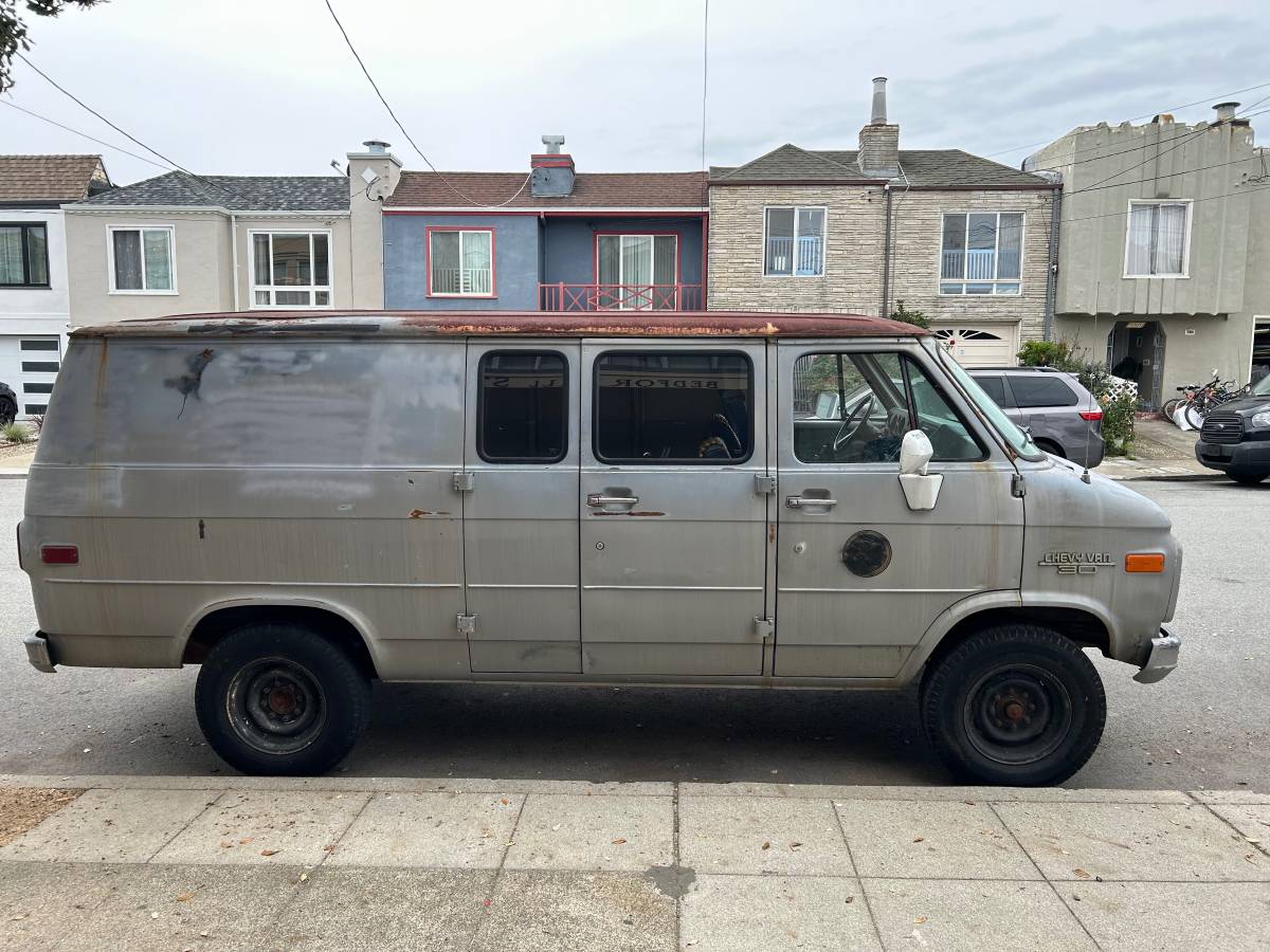 Chevy-g30-van-1985-grey-3
