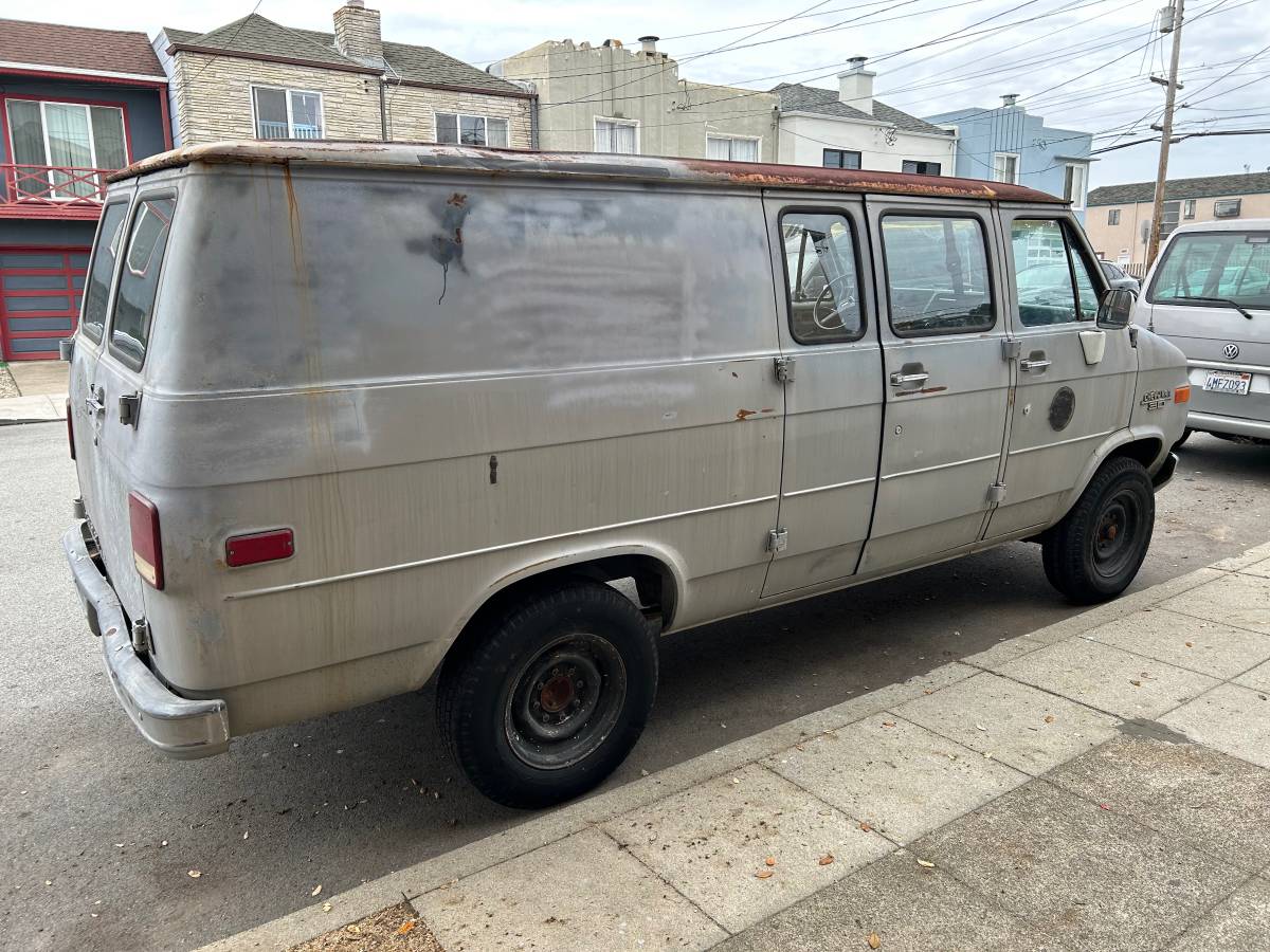 Chevy-g30-van-1985-grey-9