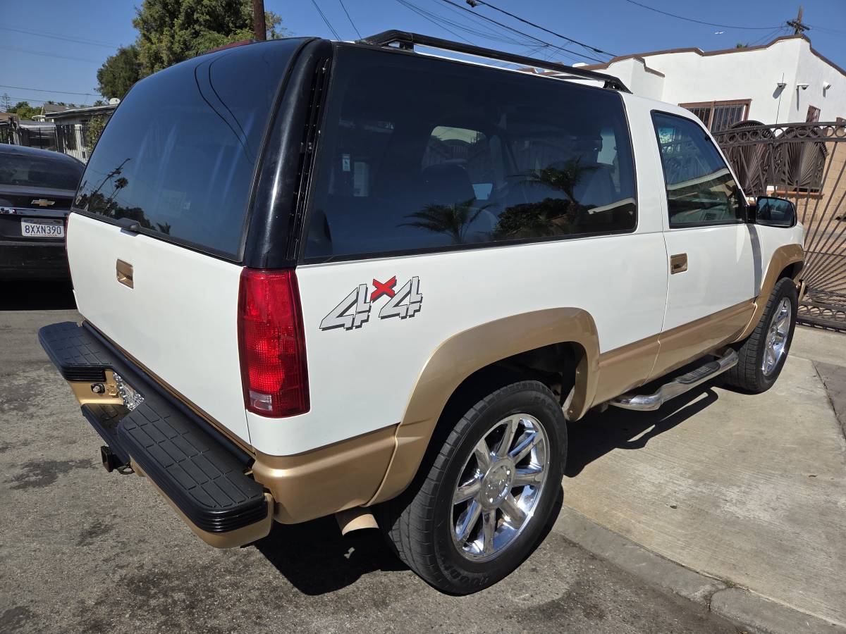 Chevy-gmc-1994-white-3