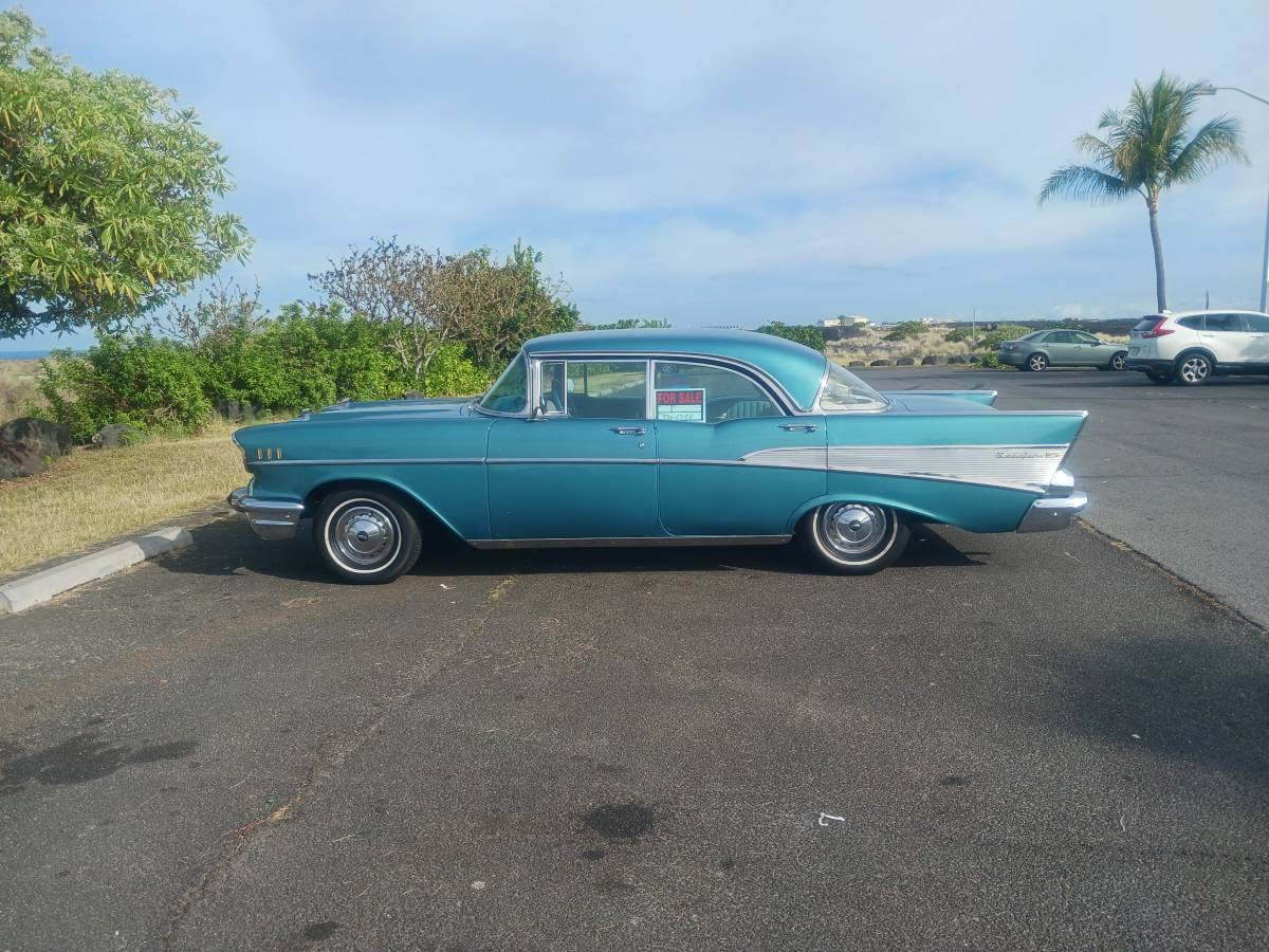 Chevy-hardtop-4dr-bel-air-1957-blue