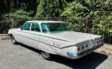 Chevy-impala-1961-white-3