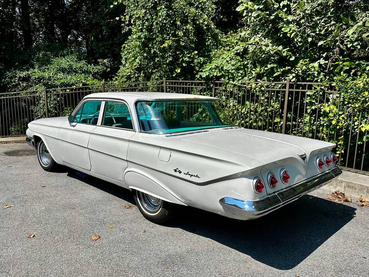 Chevy-impala-1961-white-3