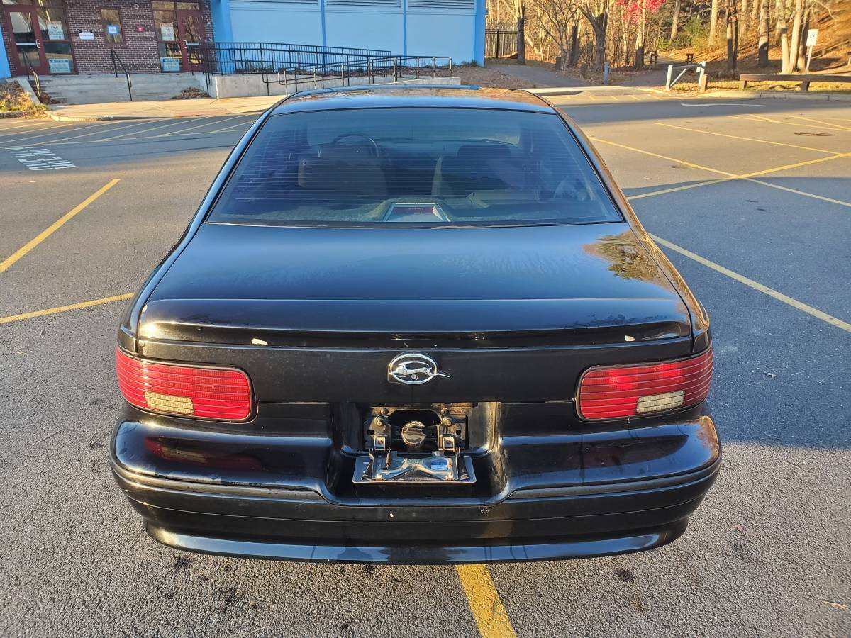 Chevy-impala-ss-1996-black-10