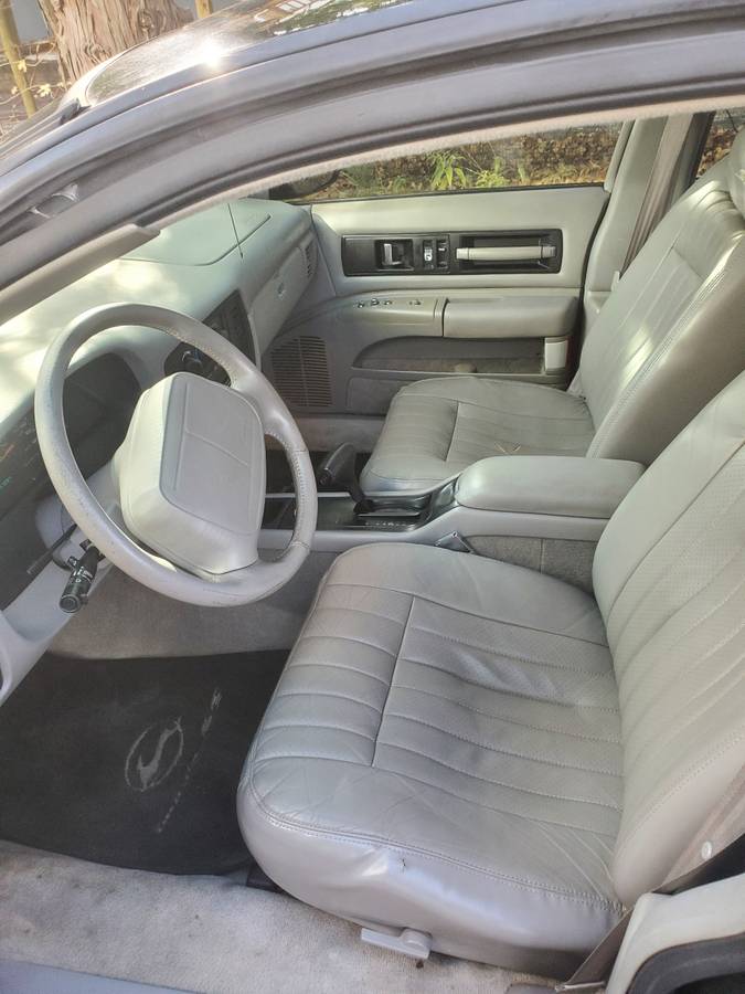 Chevy-impala-ss-1996-black-11