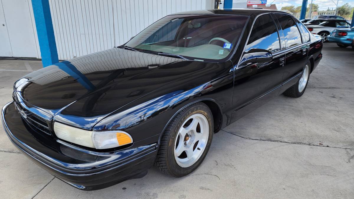 Chevy-impala-ss-1996-black