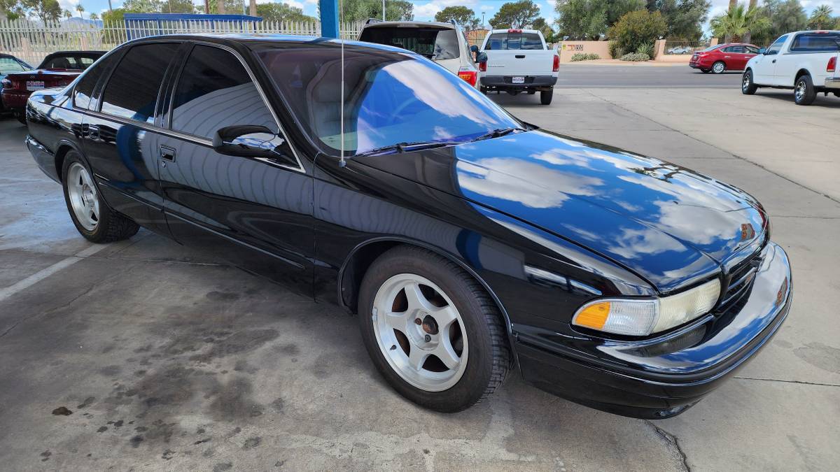 Chevy-impala-ss-1996-black-2