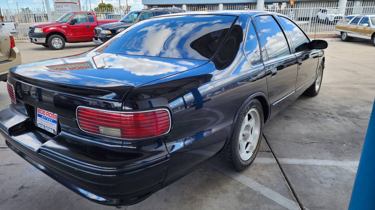 Chevy-impala-ss-1996-black-3
