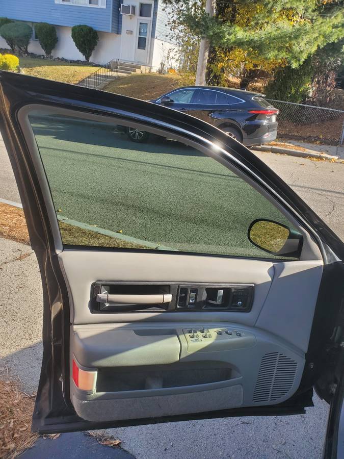 Chevy-impala-ss-1996-black-3