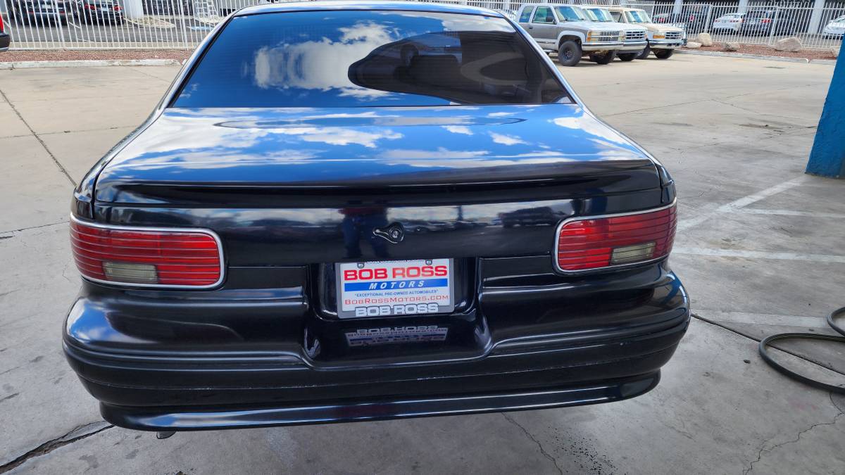 Chevy-impala-ss-1996-black-4