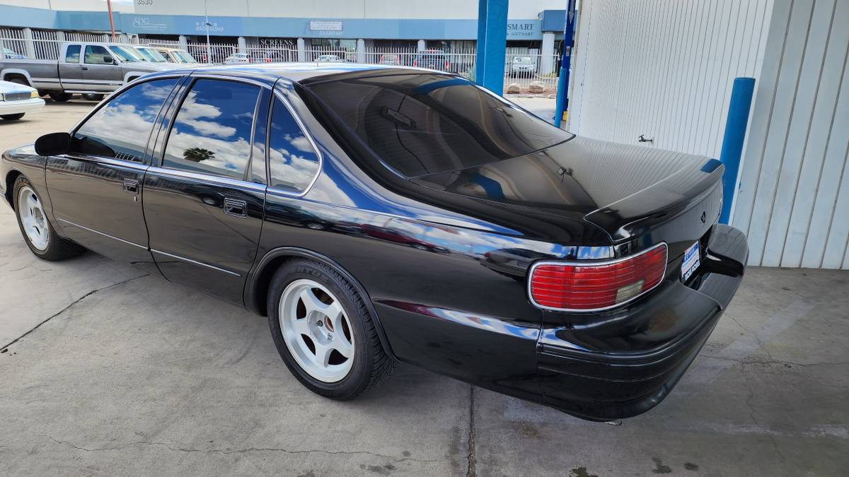 Chevy-impala-ss-1996-black-5
