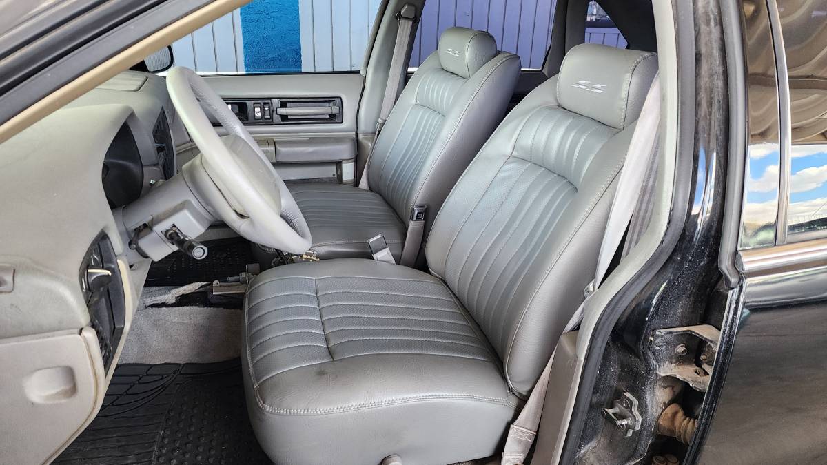 Chevy-impala-ss-1996-black-6