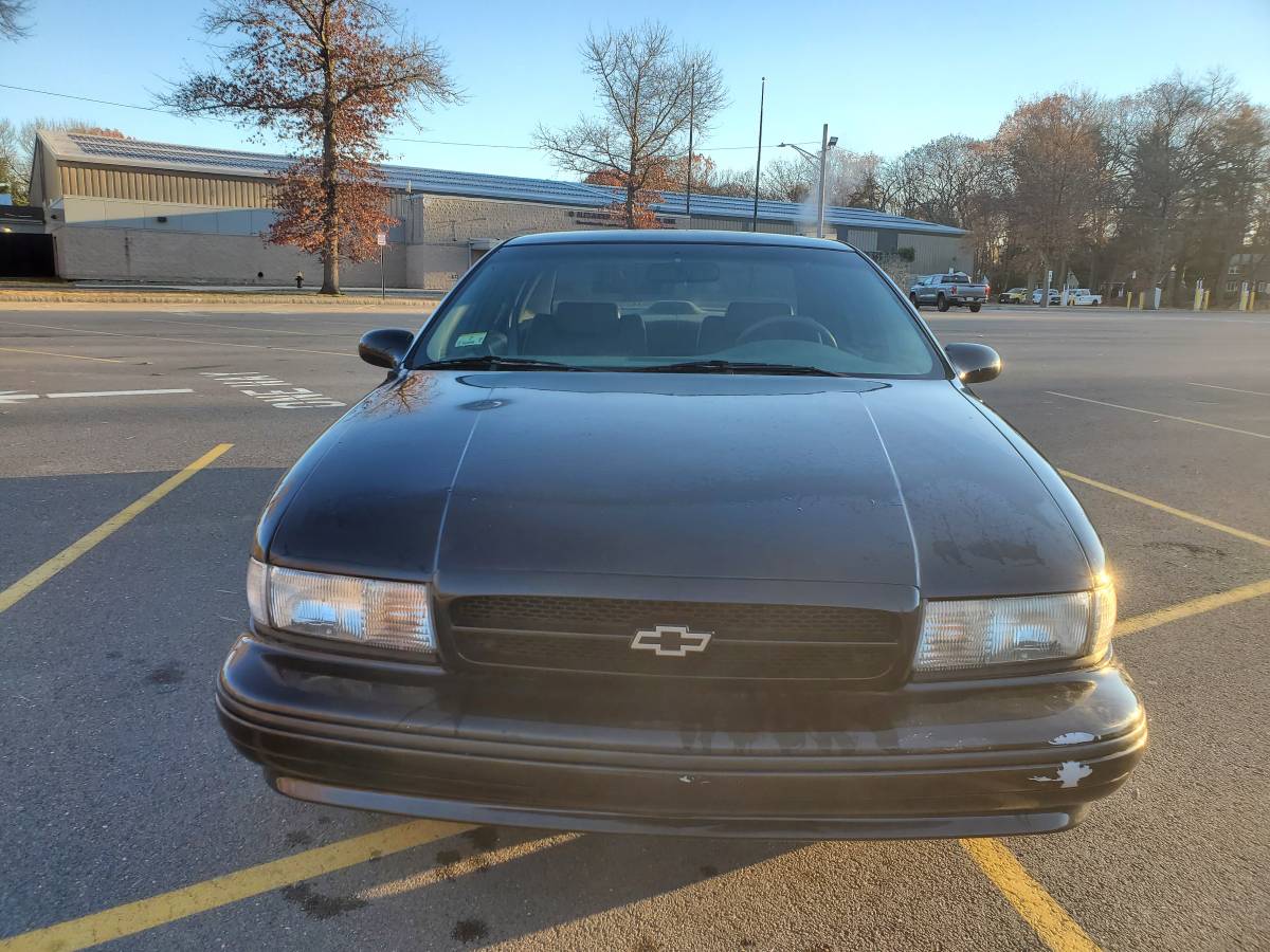 Chevy-impala-ss-1996-black-7