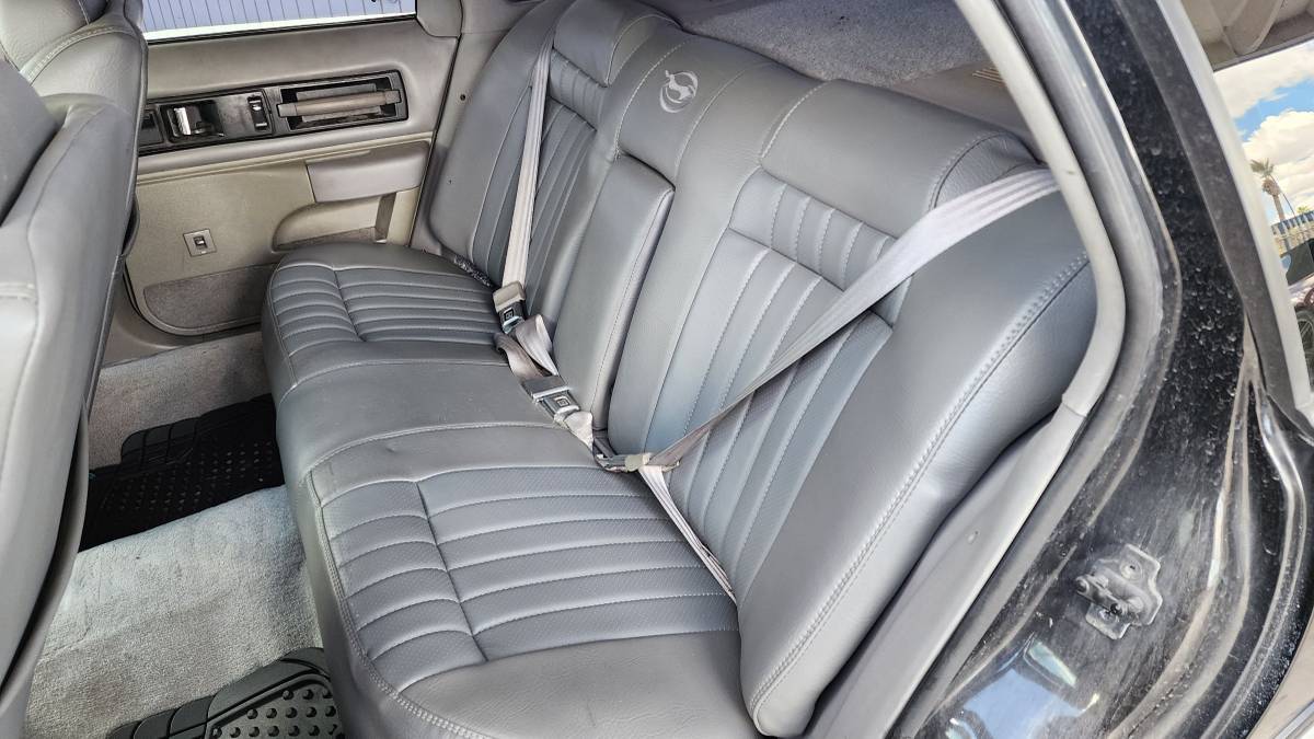 Chevy-impala-ss-1996-black-8