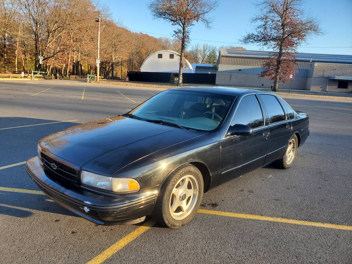 Chevy-impala-ss-1996-black-8