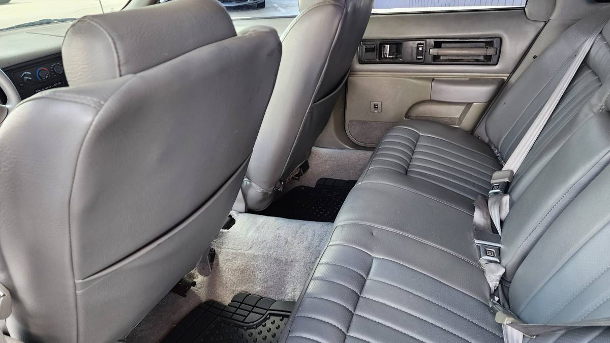 Chevy-impala-ss-1996-black-9