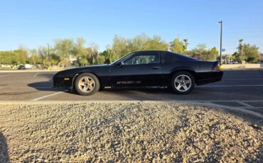 Chevy-iroc-z28-1986-black-1