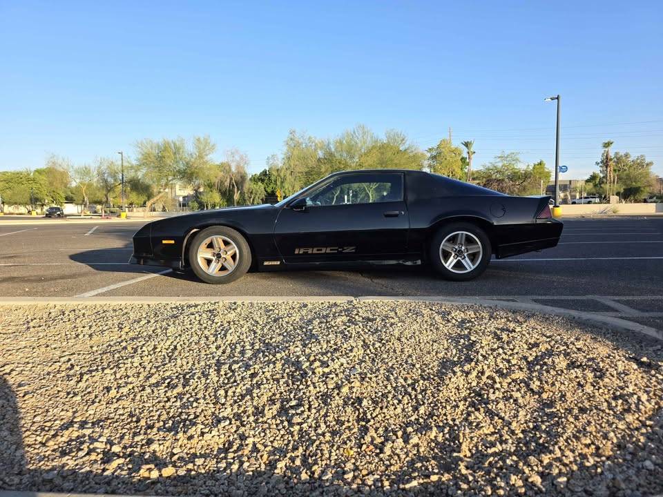 Chevy-iroc-z28-1986-black-1