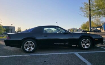 Chevy-iroc-z28-1986-black-6