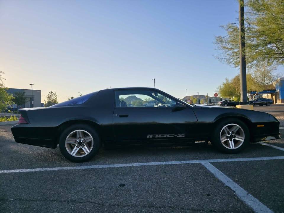Chevy-iroc-z28-1986-black-6