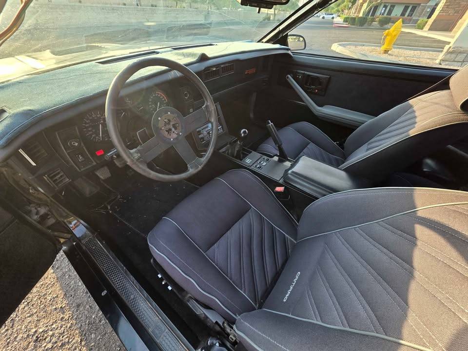 Chevy-iroc-z28-1986-black-7