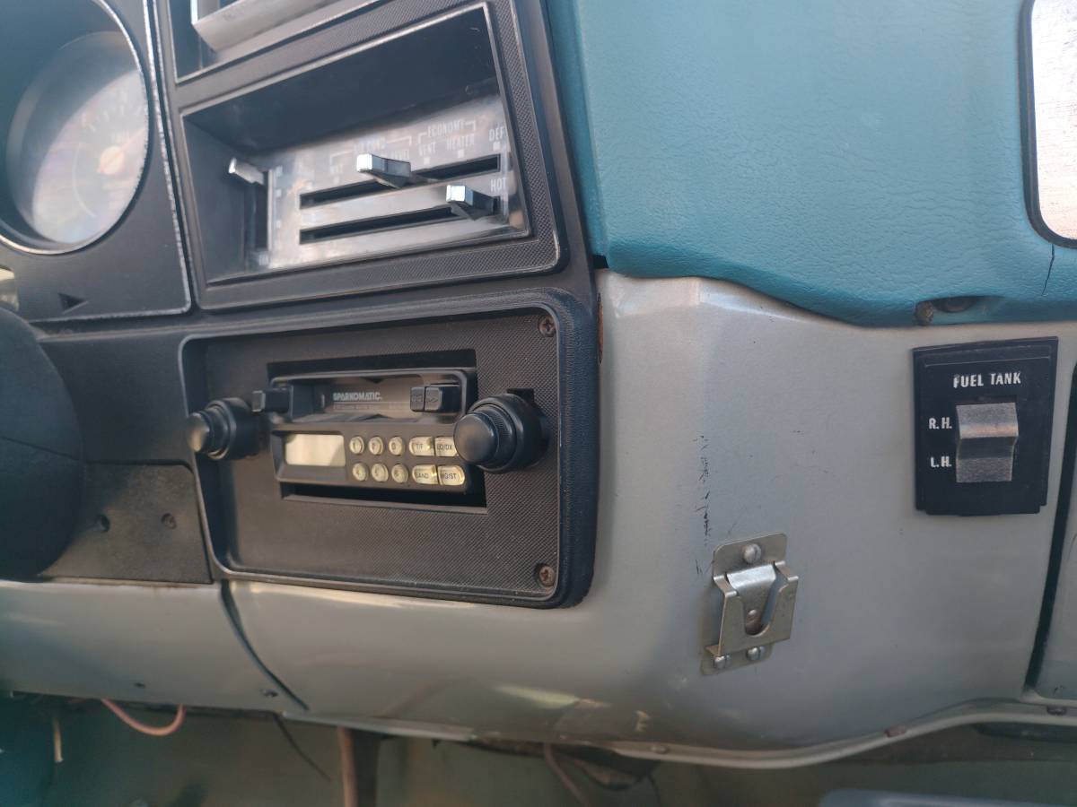 Chevy-k10-scottsdale-1979-grey-4