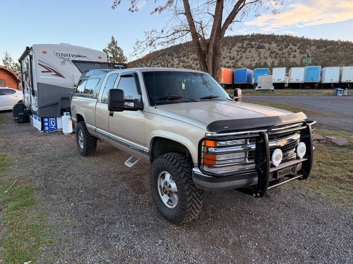 Chevy-k2500-1993-brown-4