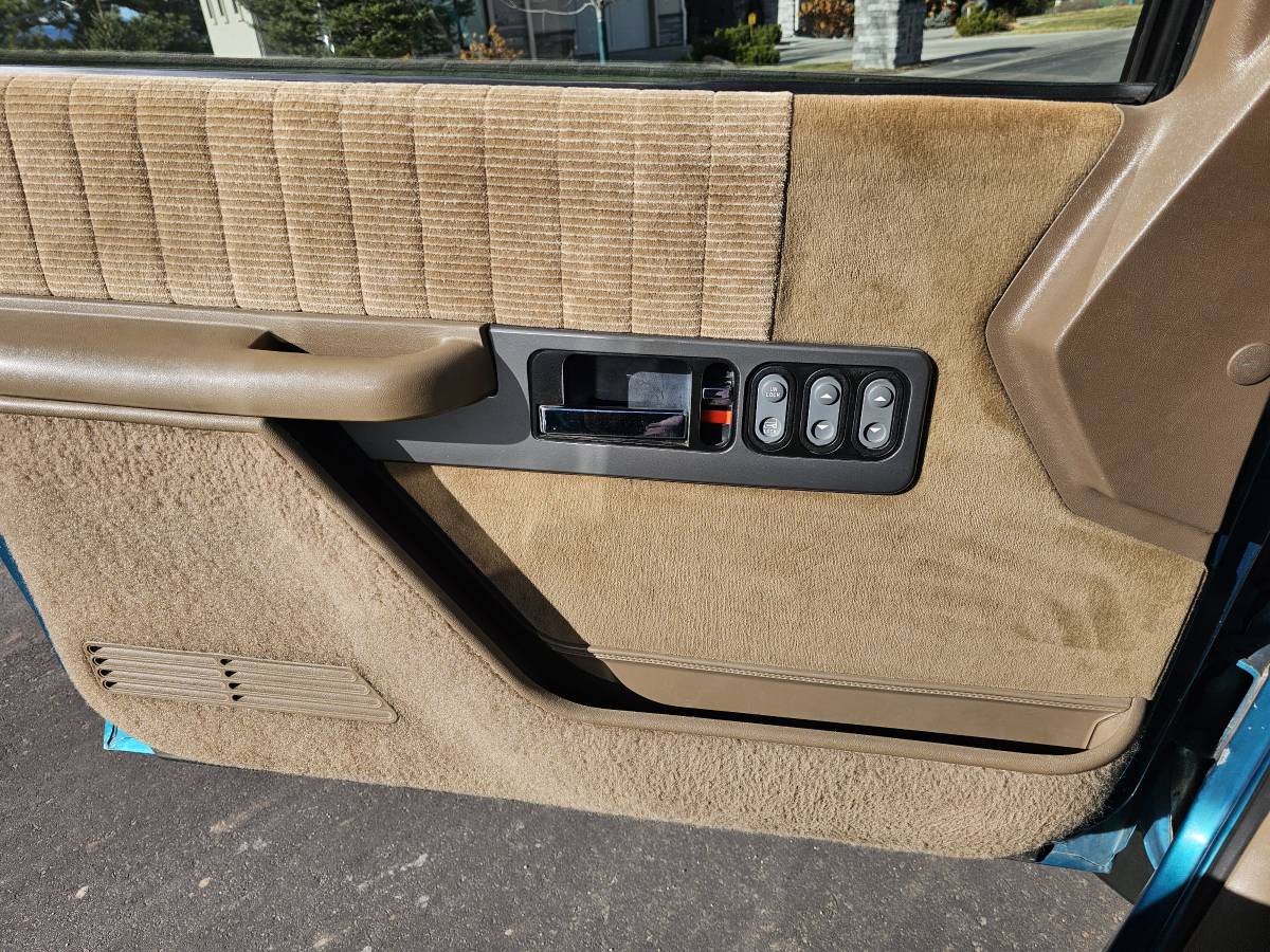 Chevy-k2500-1993-green-9