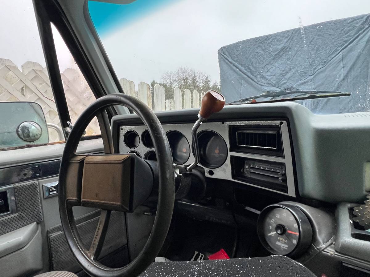 Chevy-k5-1981-grey-10