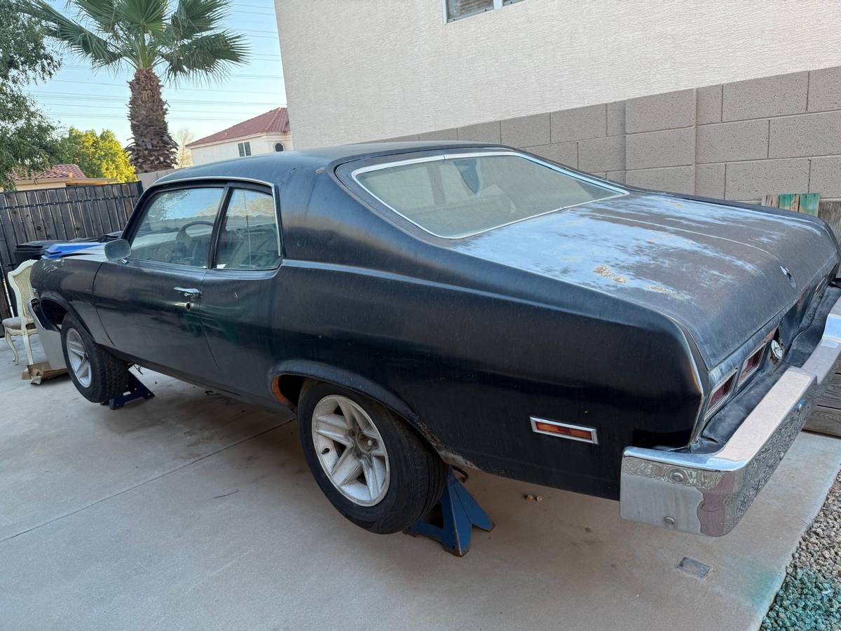 Chevy-nova-1973-black-4