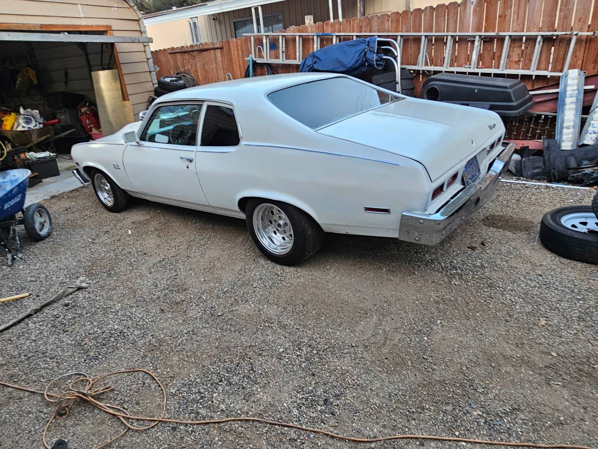 Chevy-nova-1973-white-15