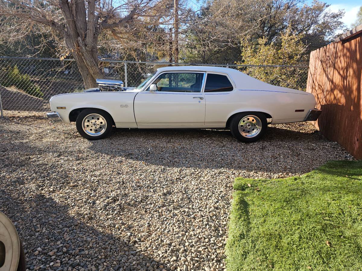 Chevy-nova-1973-white-9