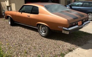 Chevy-nova-1974-custom-8