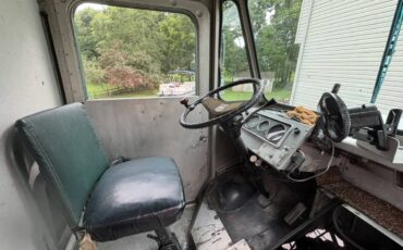 Chevy-p30-step-van-1980-10