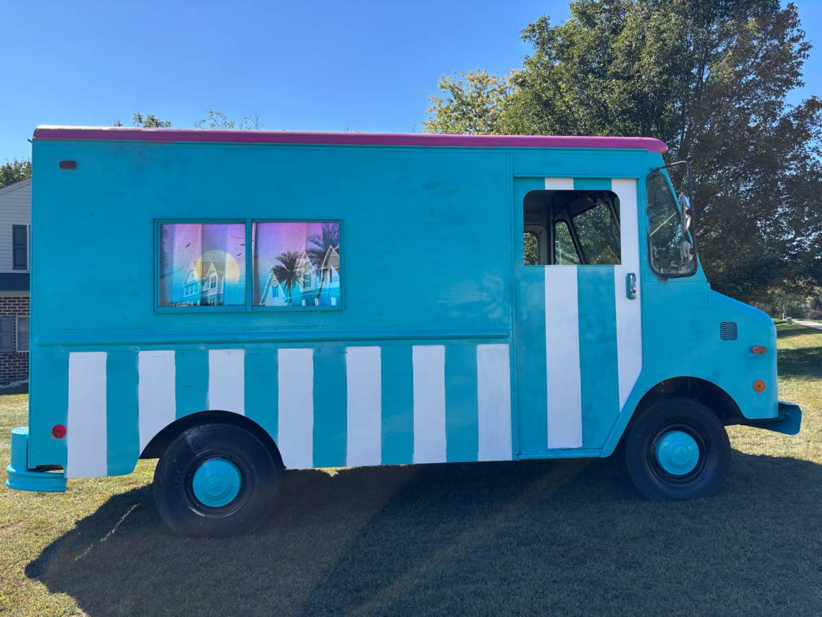 Chevy-p30-step-van-1980-12