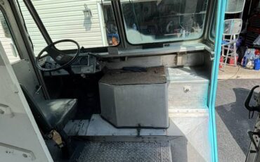 Chevy-p30-step-van-1980-16