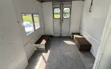 Chevy-p30-step-van-1980-19