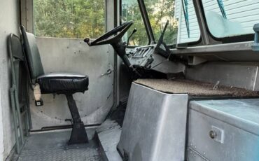 Chevy-p30-step-van-1980-23