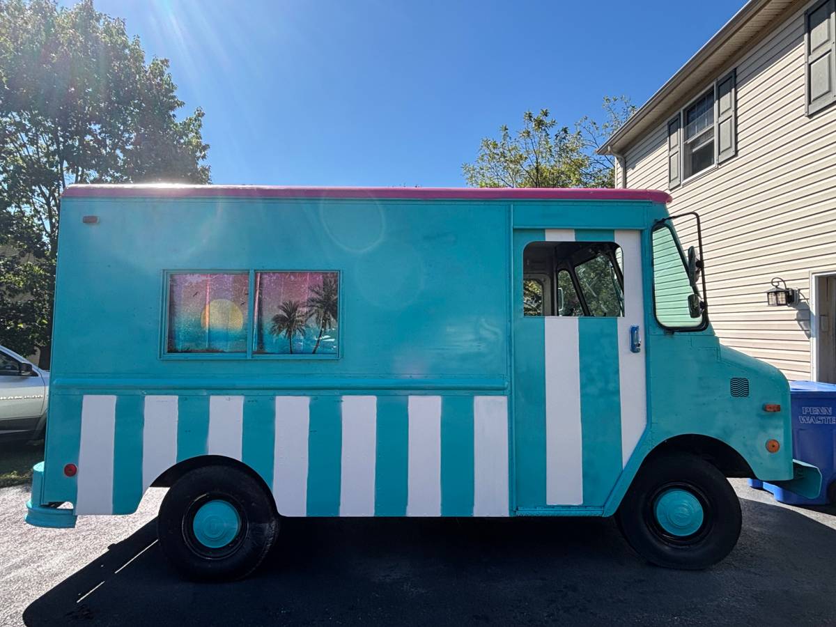 Chevy-p30-step-van-1980